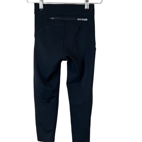 IVY PARK LOW RISE SCULPTURED CAPRI LEGGING - Picture 10 of 10